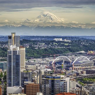 Seattle skyline with Mount Rainier in background