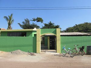picture of the exterior of a school in Mexico