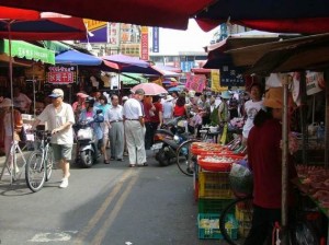 A typical morning market in Taiwan. This isn't the one my auntie works in, but it's similar.