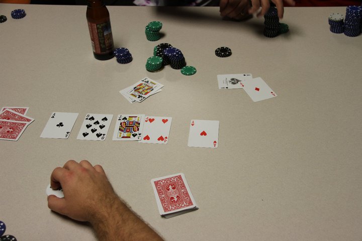 incredible hand - 4 aces, the crowd goes wild